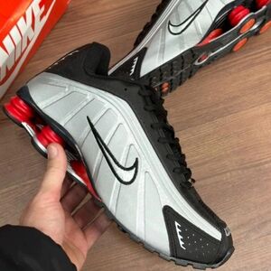 NIKE SHOXR4 METALLIC SILVER-BLACK-PINCATE RED WOMEN US SIZE 7.5 BRAND NEW IN BOX
